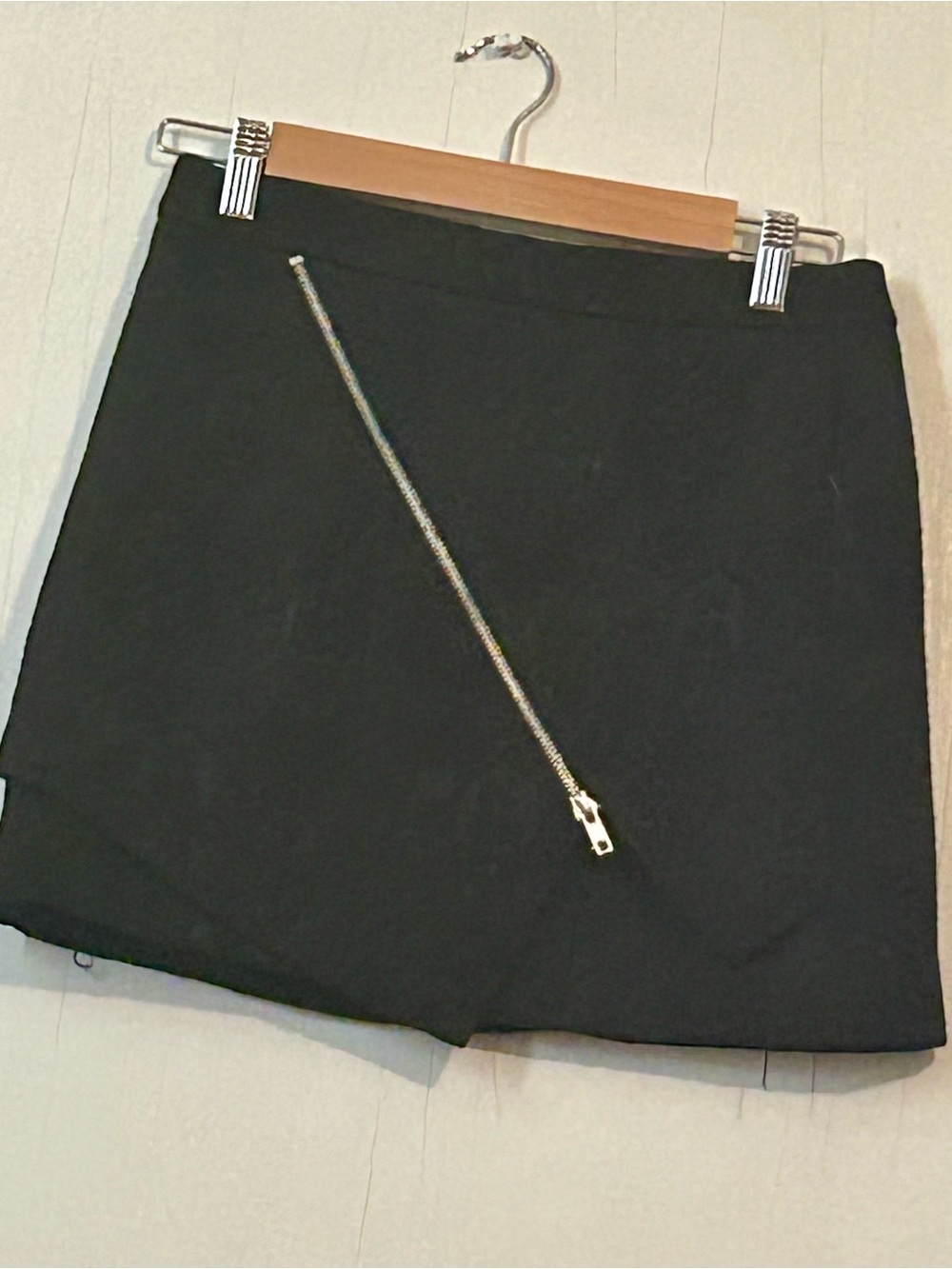 Black Women's Mini Skirt with Diagonal Zip🔥